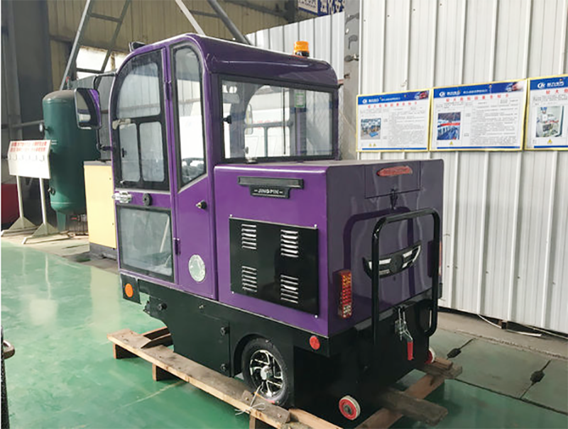 程力威三輪全封閉三刷電動(dòng)掃地車(chē)