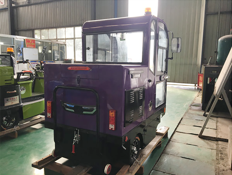 程力威三輪全封閉三刷電動(dòng)掃地車(chē)