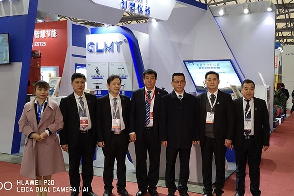 中國(guó)鑄造協(xié)會(huì)張志勇秘書(shū)長(zhǎng)（右起三）、劉樹(shù)生主任（右起四）