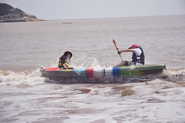 浪來了，船翻