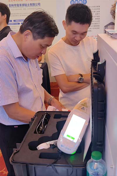 為嘉賓解答光譜技術(shù)的應(yīng)用