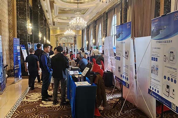 為來賓介紹我司產(chǎn)品